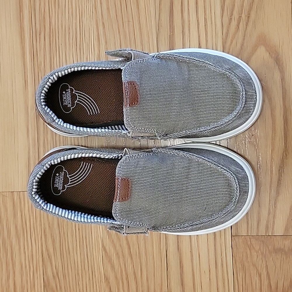 Tucker + Tate slip on shoes